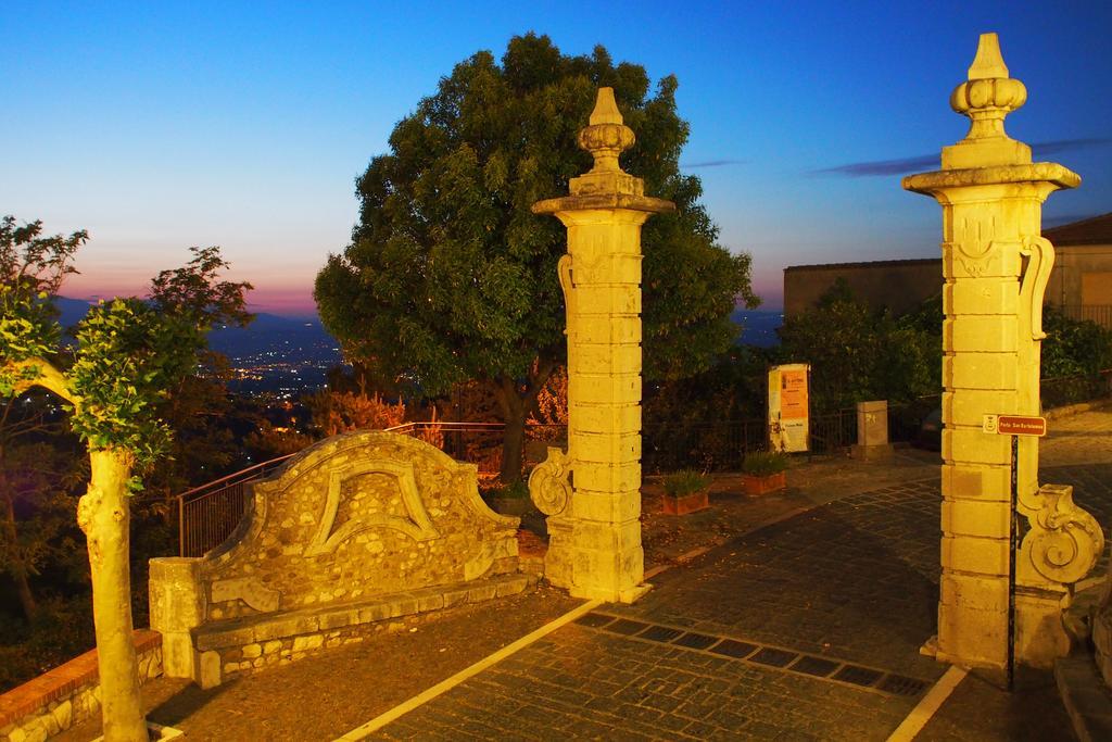 Bed and Breakfast Palazzo Ruggiero Montefusco Esterno foto